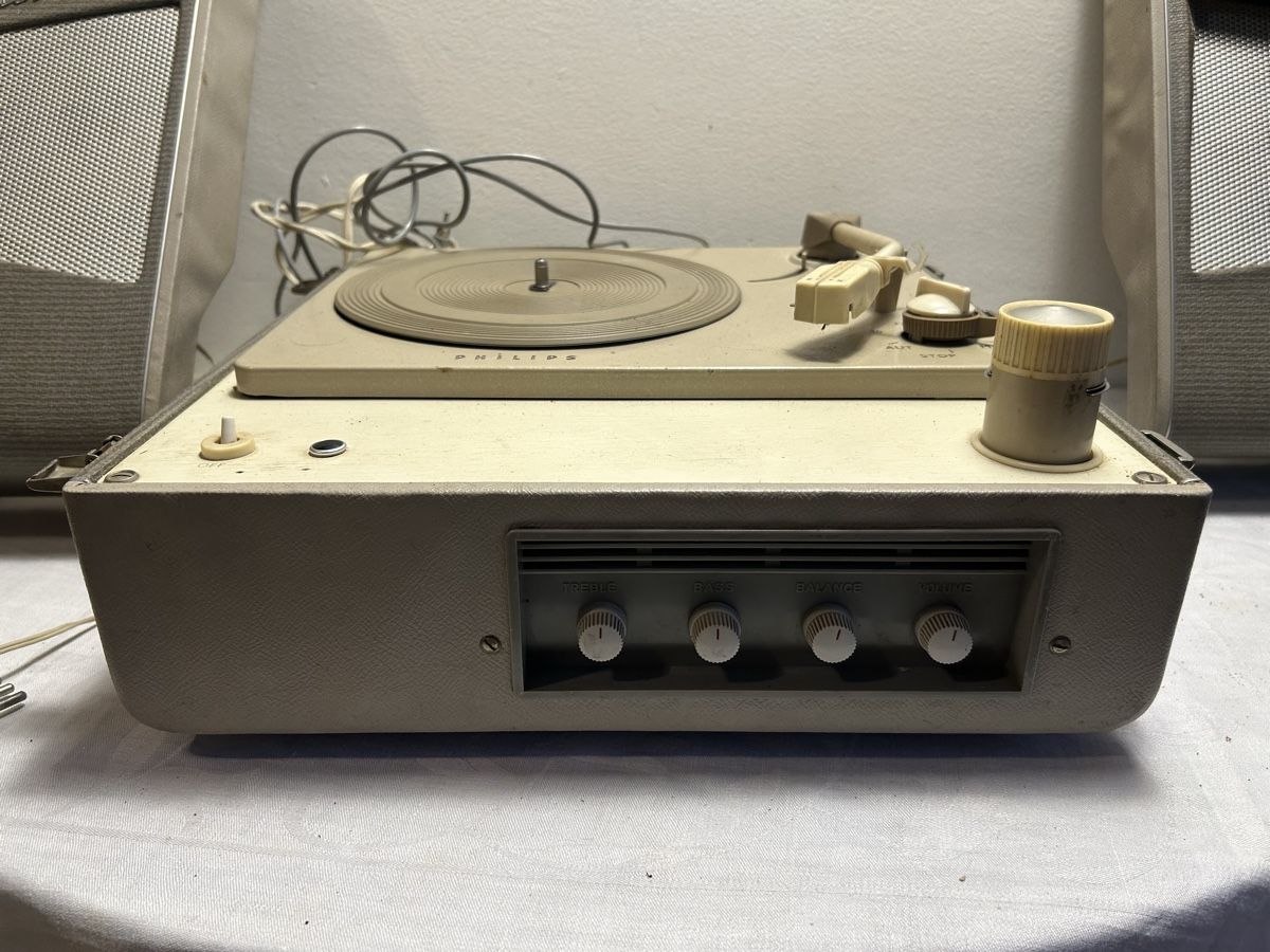 Philips Plattenspieler: Tourne-disque valise Philips vintage défectueux  – Defekt aus Geneve von  1