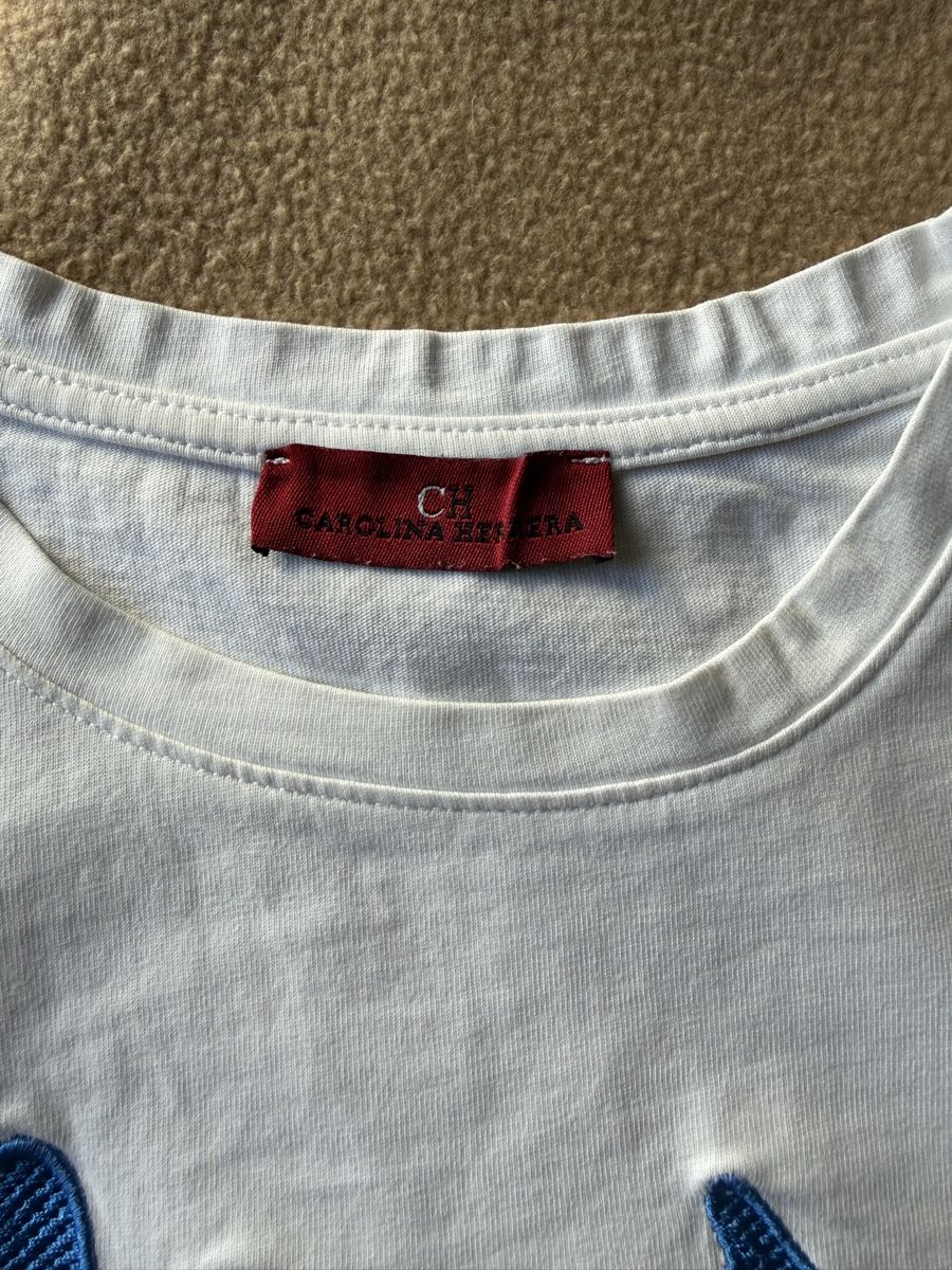 Carolina Herrera T-shirt: Carolina Herrera T-Shirt – Usato da Bern venduto da AndrewHM 3