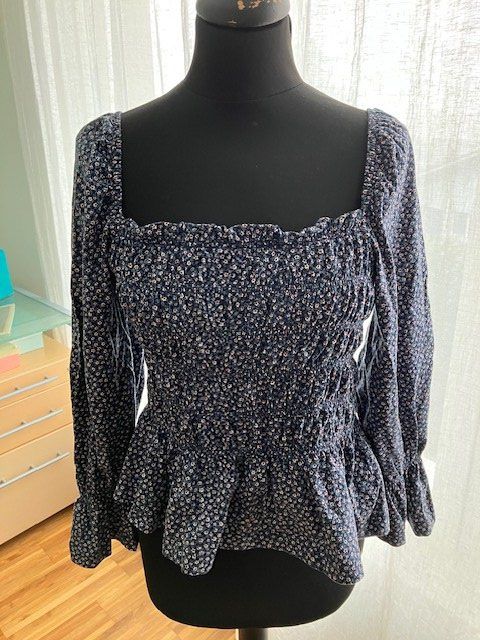 H&M Chemisiers: Bluse mit Blumenmuster, Gr. M, – D'occasion à Uznach par Atrani