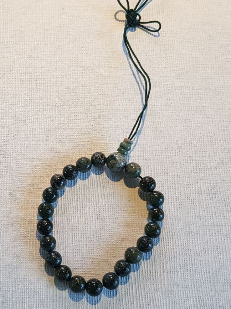 Bracciali & Braccialetti: Schönes Armband grüne Perlen, neuwertig Lodolith oder Jade – Usato da Oberwil b. Zug venduto da Gto469 1