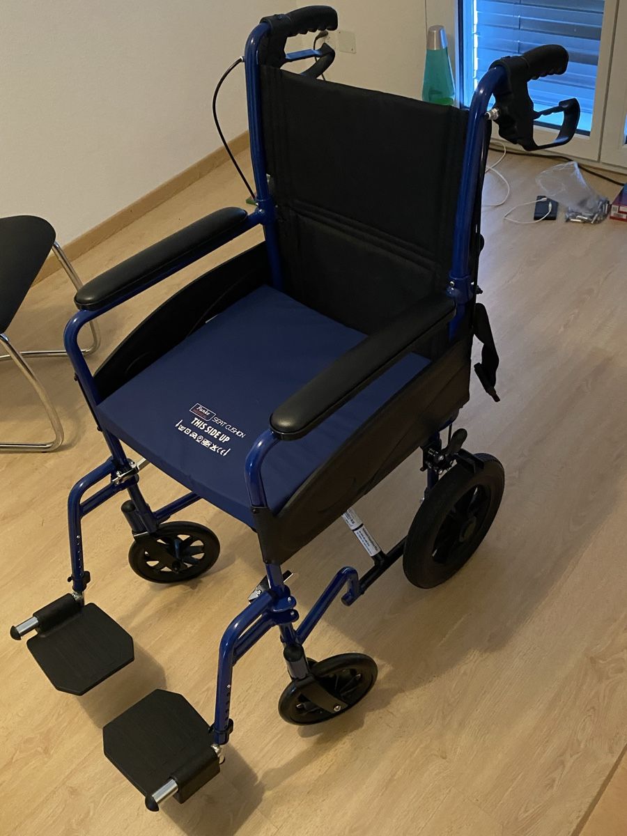 Rollstühle: Rollstuhl zu Verkaufen – Gebraucht aus Opfikon von kan_8xls