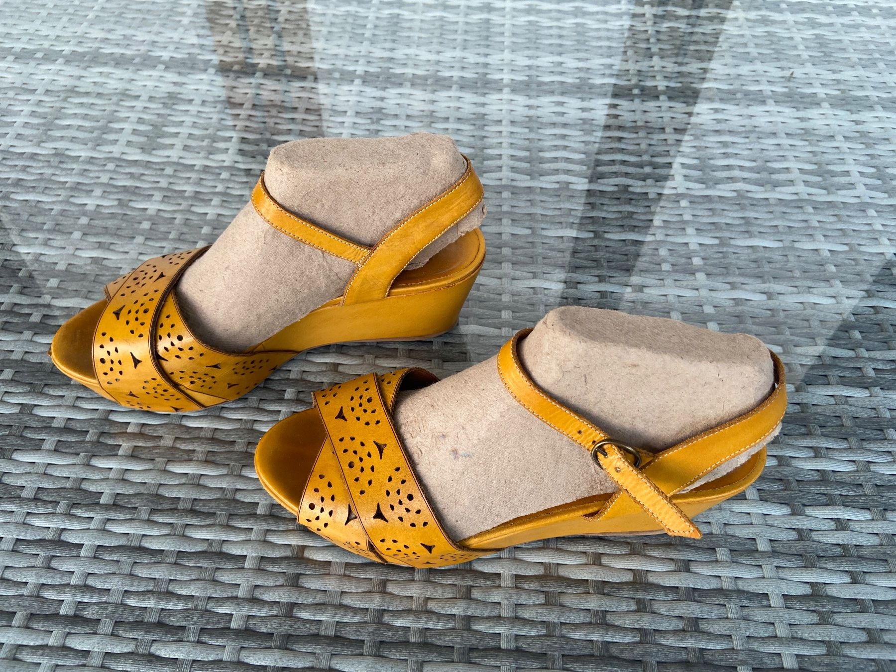 Scarpe da donna: Emporio Sandalen Echtleder Gr.41 Curry – Usato da Klingnau venduto da jazz065 3