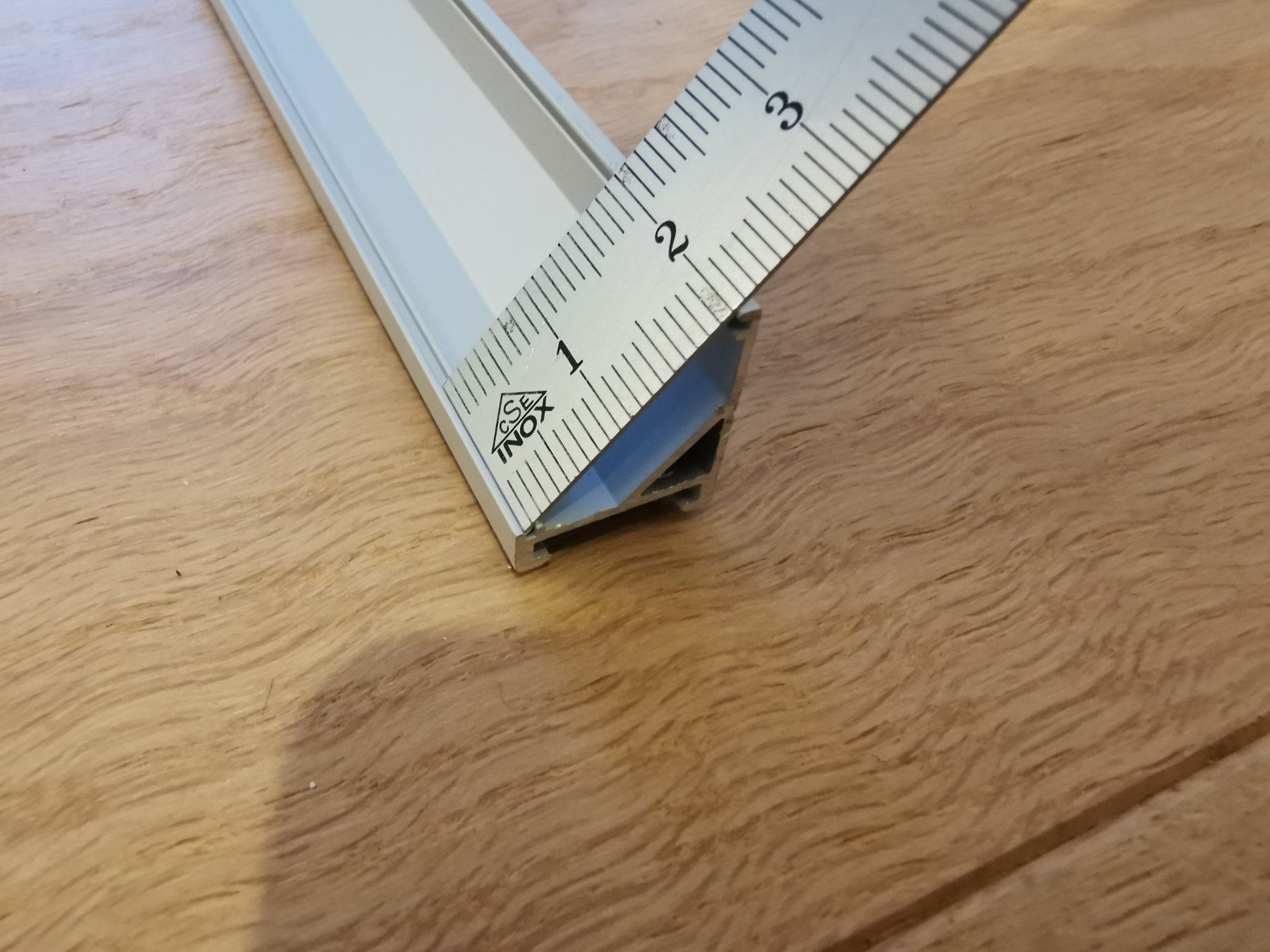 Duftöldiffusoren: LED Eckprofile (8 x 2 Meter) inkl. Diffuser – Neu und originalverpackt aus Wittenbach von  1