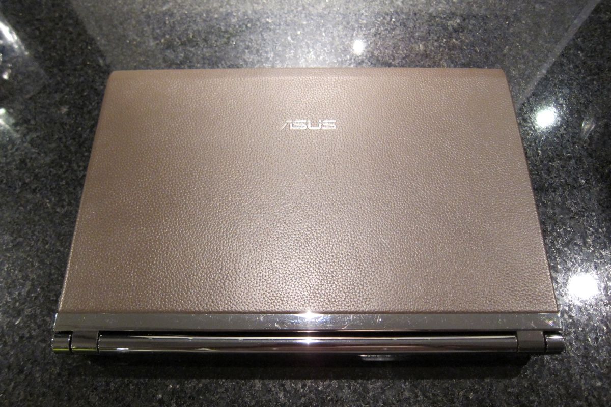 Asus Notebook: Laptop ASUS U2E in Echtem Leder – Usato da Zürich venduto da Privat4444 1