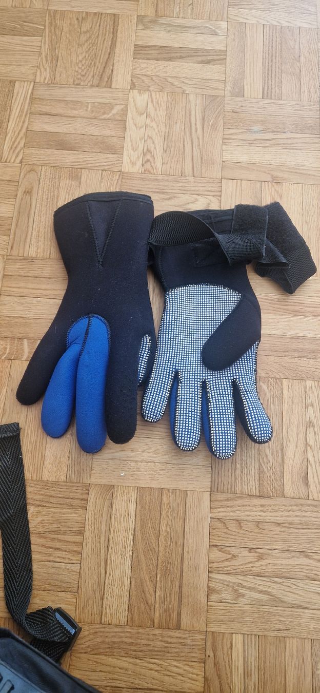 Lotti di vestiti: Full Diving Equipment Set - Wetsuits & Accessories! – Usato da Prilly venduto da kea_2jq5 6