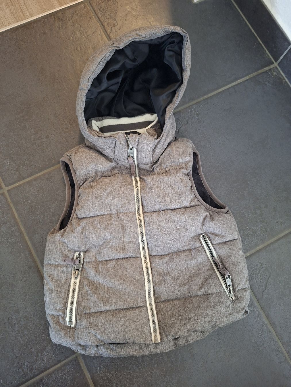 H&M Altro abbigliamento per bambino: Gilet Jungs – Usato da Mettau venduto da fre_d6bl