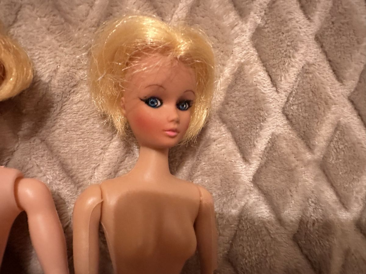 Poupées: 7 Hong Kong Barbies – D'occasion à Herbriggen par Sehrazade 5