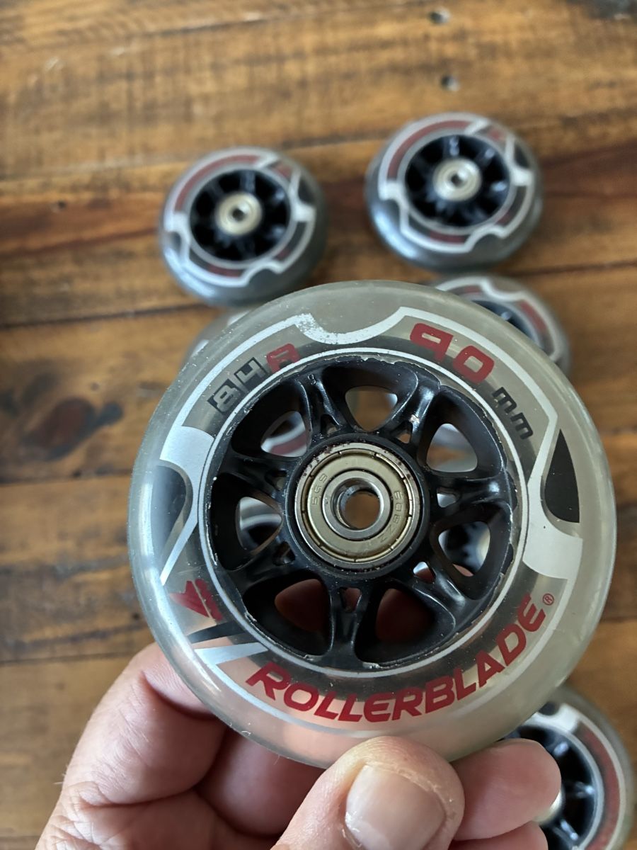 Altri accessori: Inline Skates Räder Rollerblade 90mm 8 Stück neu – Nuovo e nell'imballaggio originale da Zürich venduto da Msirco 1
