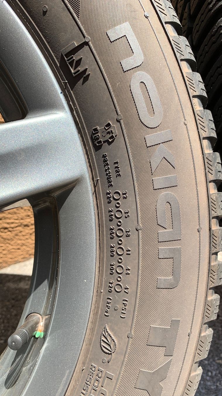 Nokian Pneumatici & Ruote complete: Kompletträder Winter – Usato da Oberurnen venduto da fg8_k9dq 3