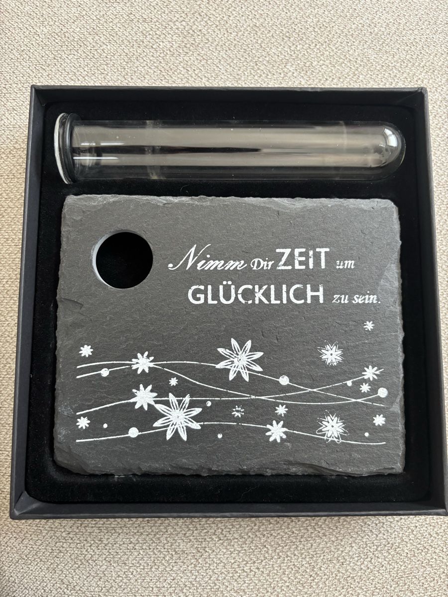 Tutte le decorazioni: Geschenkset Schiefertafel "Glücklich" mit Vase neu – Nuovo (secondo la descrizione) da Termen venduto da rowi13 1