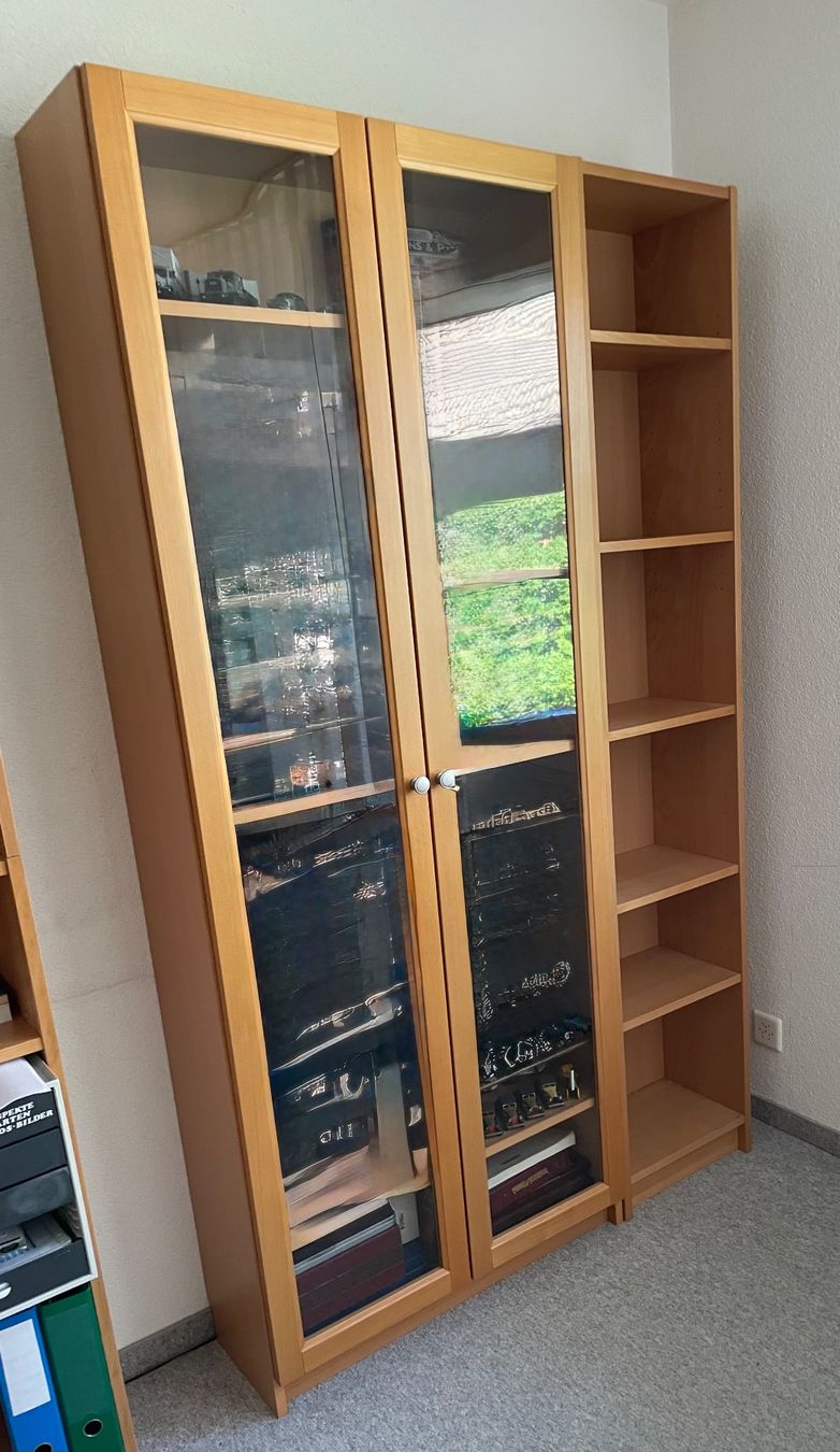 Schränke: Schrankvitrine mit Regal – Gebraucht aus Bubikon von lontalk