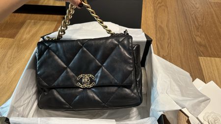 Chanel 19