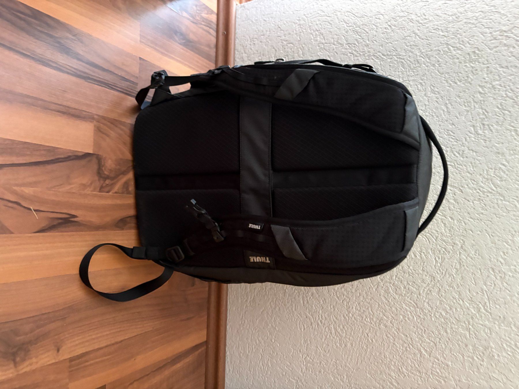 Zaini: Rucksack Thule schwarz mit gelbem Innenfutter gebraucht – Usato da Embrach venduto da lar_f6ws 2