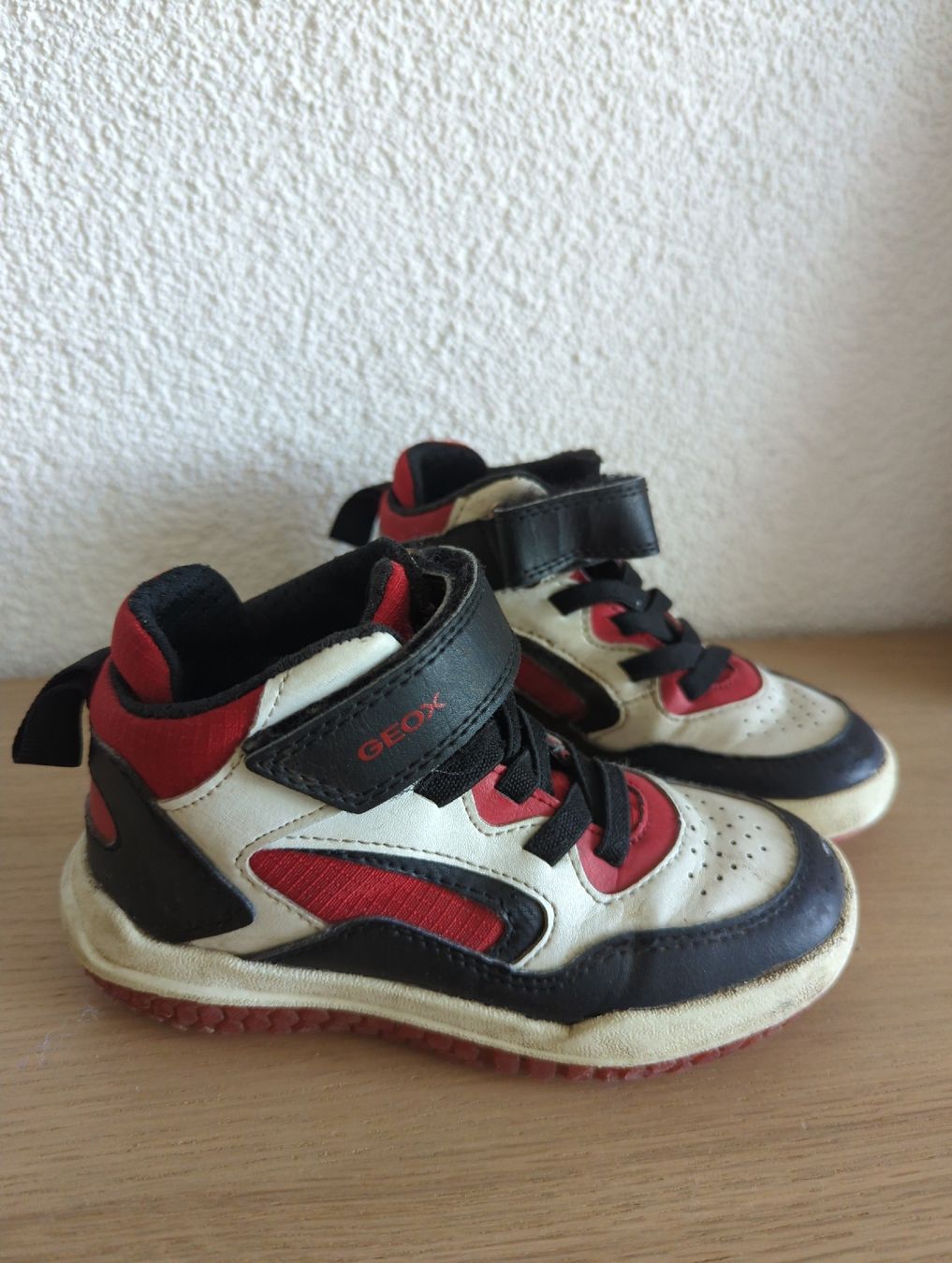 Geox Scarpe per ragazzi: Geox Sneakers Gr.27 – Usato da St. Gallen venduto da Mosaika