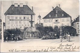 CHAUX - de - FONDS, la fontaine au début du POD