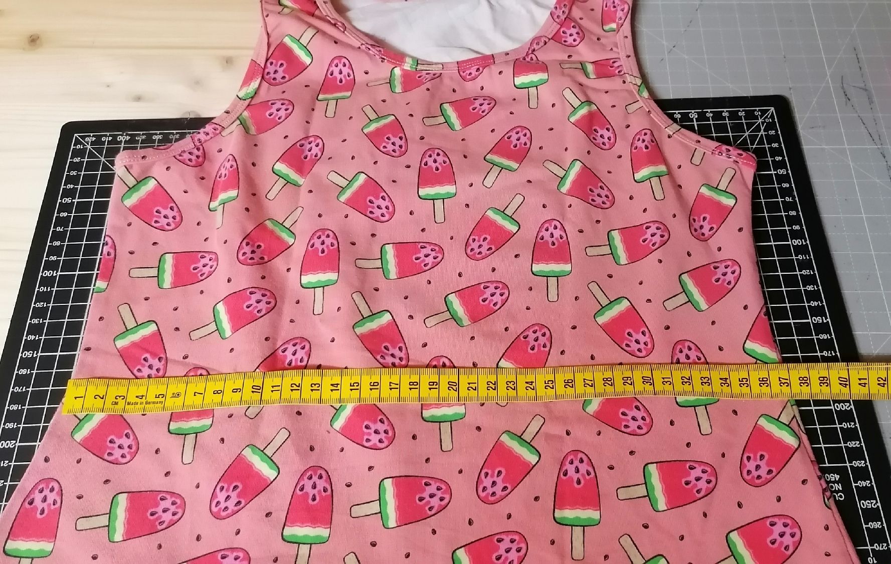 Top: Top, t-shirt, débardeur, haut, pull – Usato da Montcherand venduto da petiteoune75 7