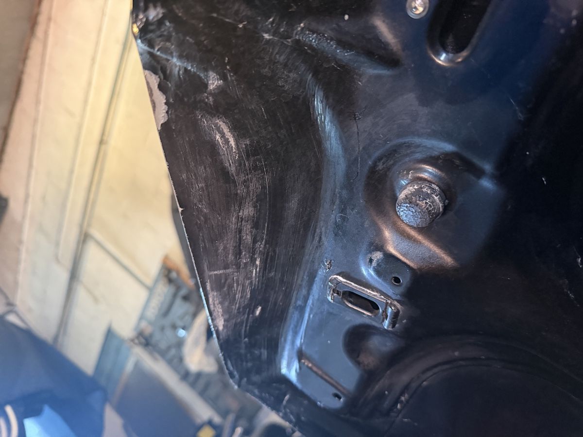 Opel Tutti pezzi di ricambio auto: Opel Kadett E GSI Motorhaube mit Bösem Blick – Usato da Mirchel venduto da Hilal1994 4