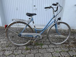 Damenvelo blau mit Gepäckträger gebrauchter Zustand