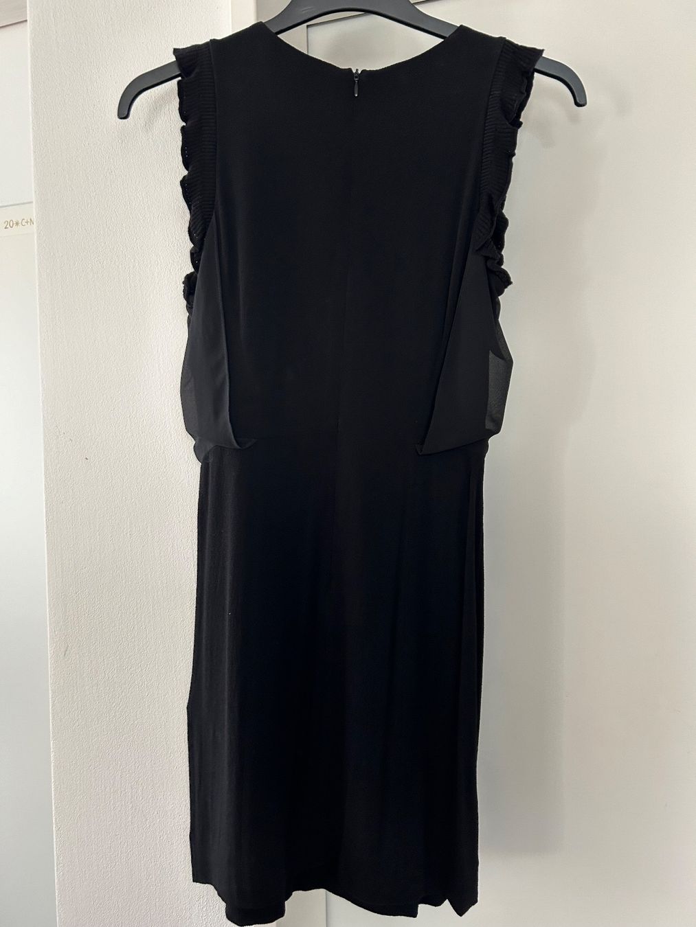 Sandro Vestiti: Kleid schwarz Sandro – Usato da Schwyz venduto da lookatit 1
