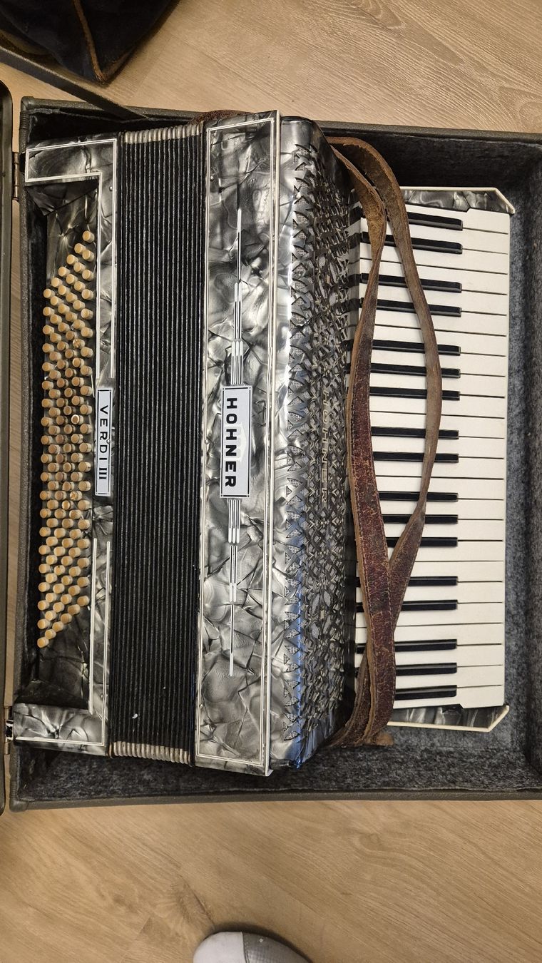 Hohner Strumenti musicali: Akkordeon Hohner Verdi III  – Usato da Rämismühle venduto da beni0010