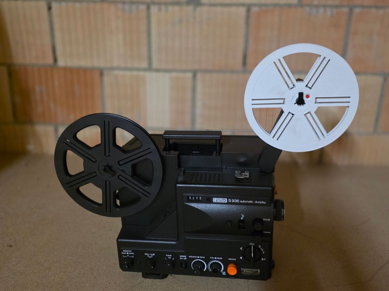 Home Cinema: Filmprojektor Eumig S 936 automatic duoplay schwarz – Usato da Hinwil venduto da leo_9h65