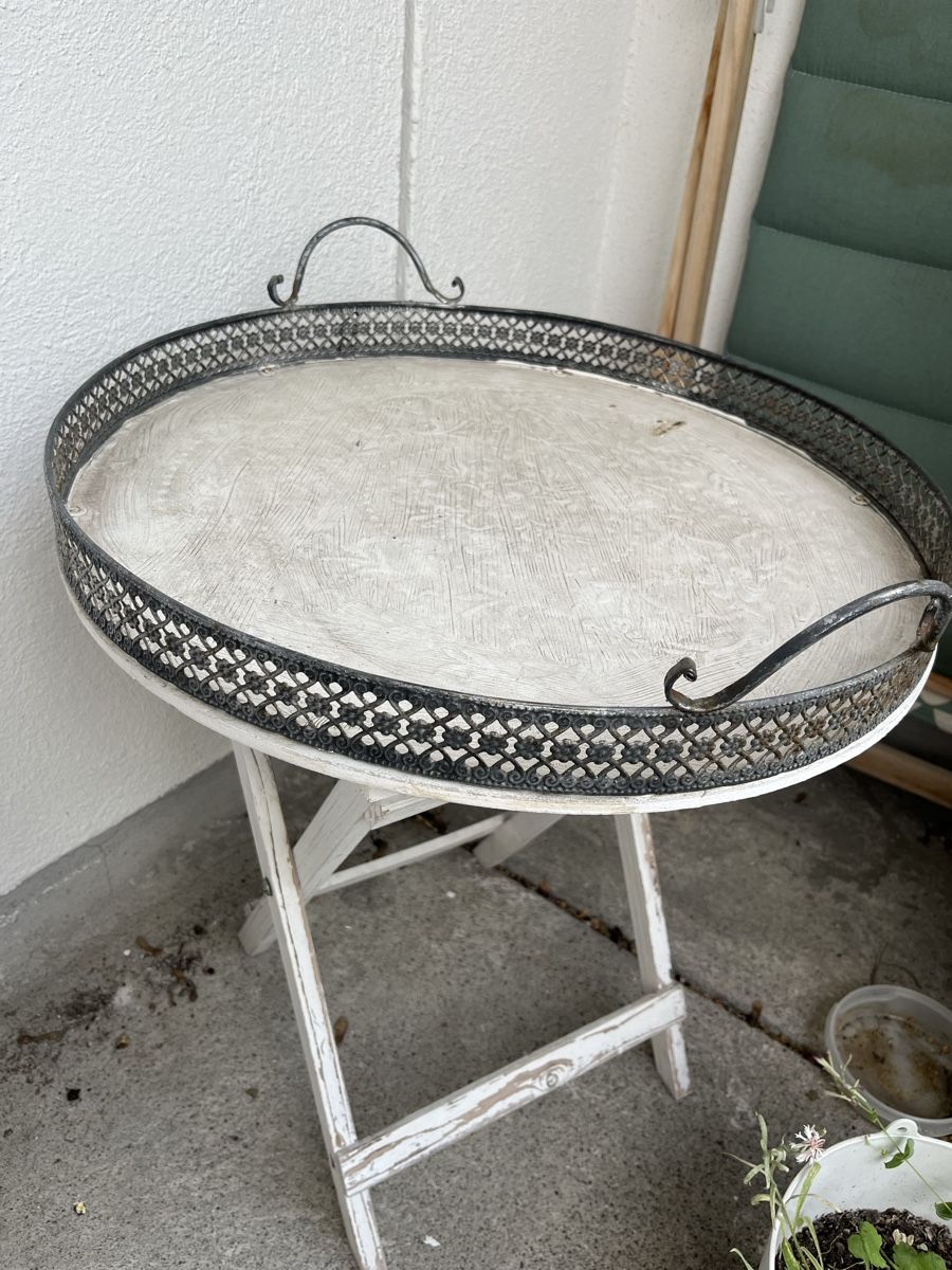 Tables: Serviertablett mit klappbarem Tisch weiss  – D'occasion à Zürich par ste_c9xy