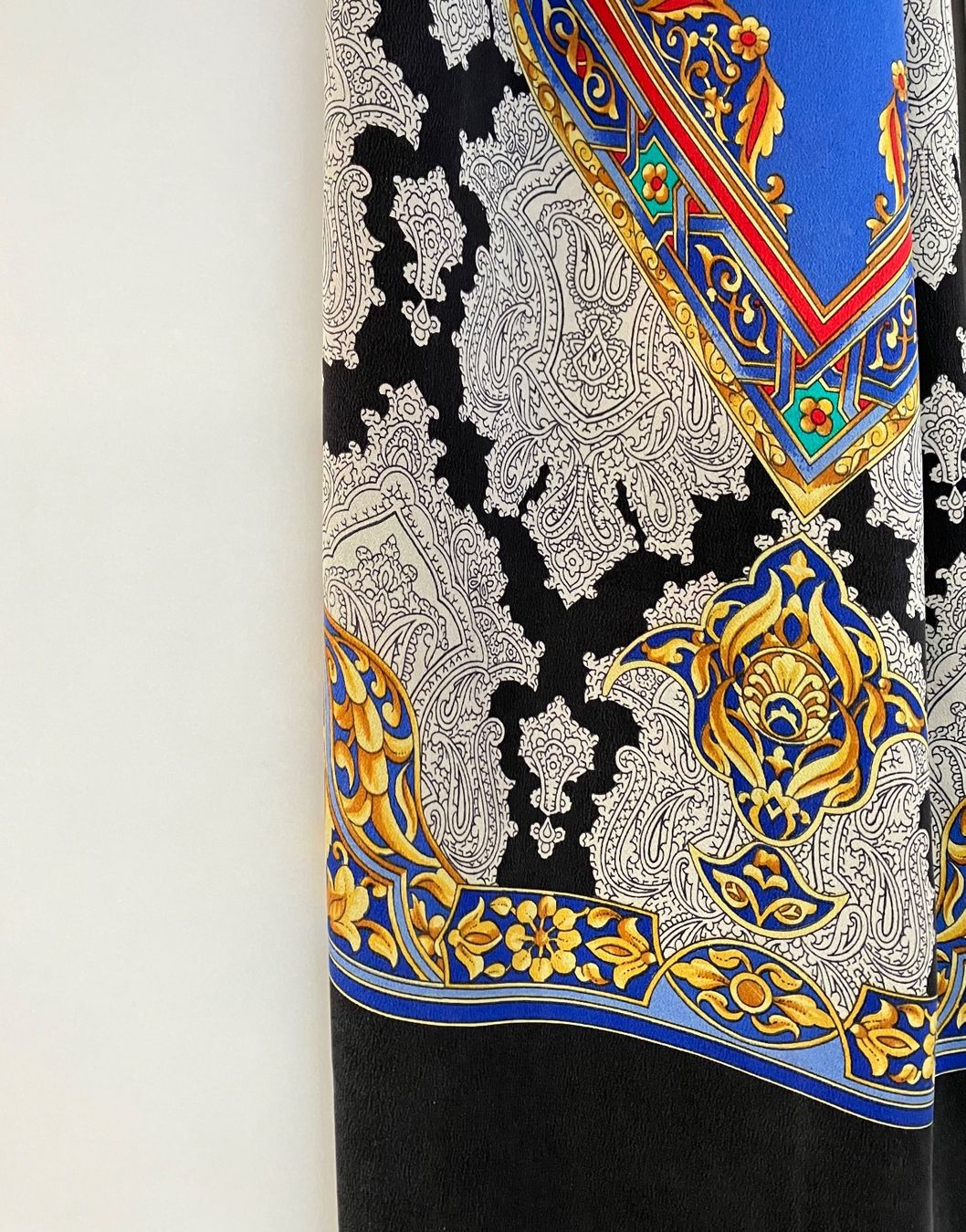 Versace Foulard & Sciarpe: Atelier Versace Seide Schal – Usato da Unterägeri venduto da Jutka_04 8