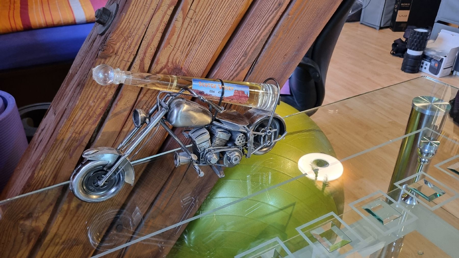 Tutte le decorazioni: Coole Whisky-Bar im Chopper-Style, ein echter Hingucker. – Usato da Langenthal venduto da ebike-langenthal 1