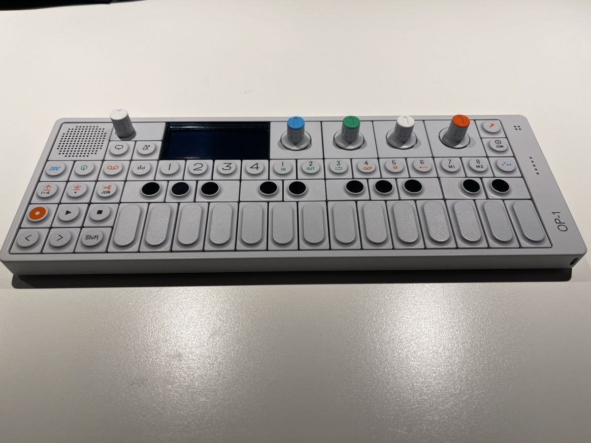 Teenage Engineering Strumenti musicali: OP-1 Synthesizer  – Usato da Einsiedeln venduto da Gunnar1000 1