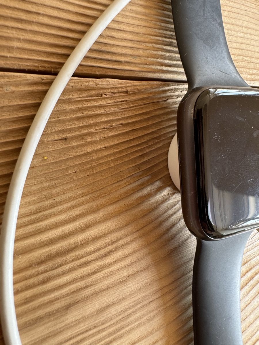 Apple Smartwatch: Apple watch series 6 – Usato da Bern venduto da A.W.S.R 5