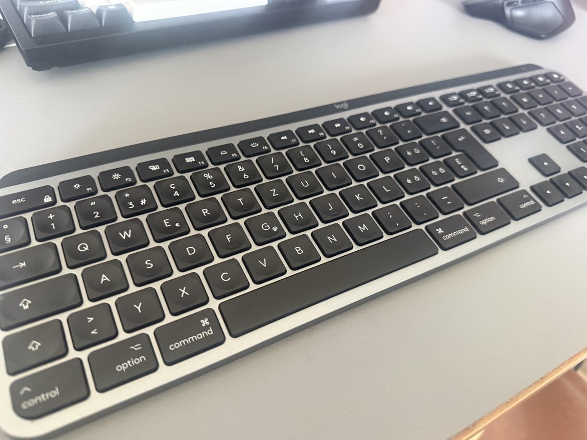Logitech Tastiere: Logitech MX Keys for Mac – CH Layout – Usato da Chézard-St-Martin venduto da nel_269s 1