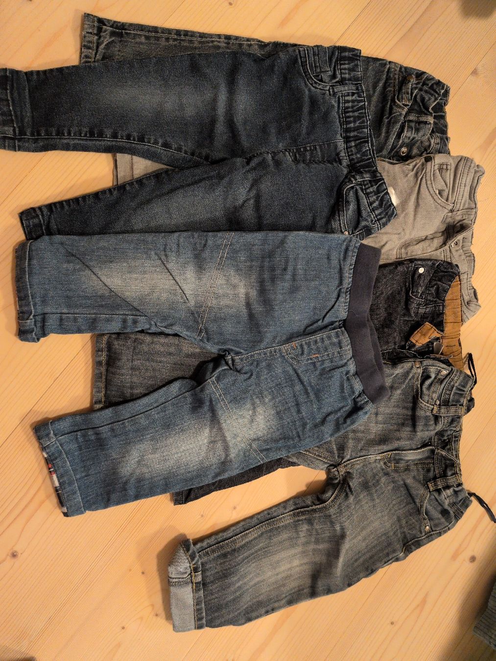 Lotti & Set di vestiti: Kleiderpaket Gr. 86 – Usato da Oberhelfenschwil venduto da Tattar 2