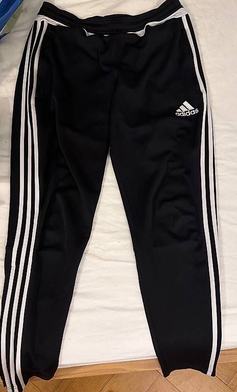 Pantaloni: Adidas Trainerhose Gr. M – Usato da Bern venduto da sshueli