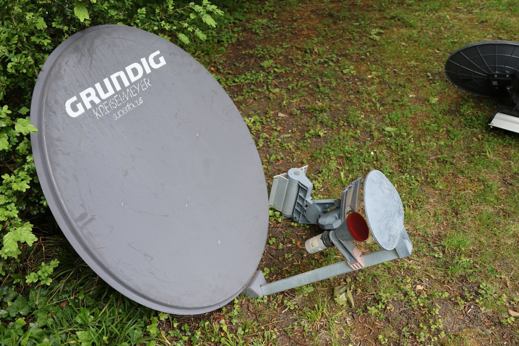 Antenne parabolique: Kreiselmeyer Doppelfocusantenne 90 cm – D'occasion à Benglen par Disney5 1