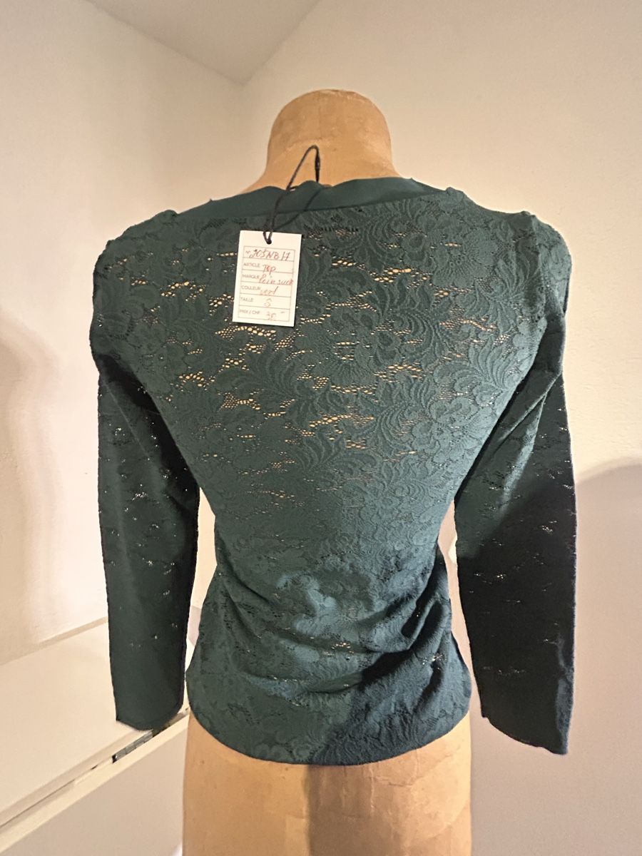 Top: Haut dentelle taille 36 – Usato da chamoson venduto da agr_y2m5 1