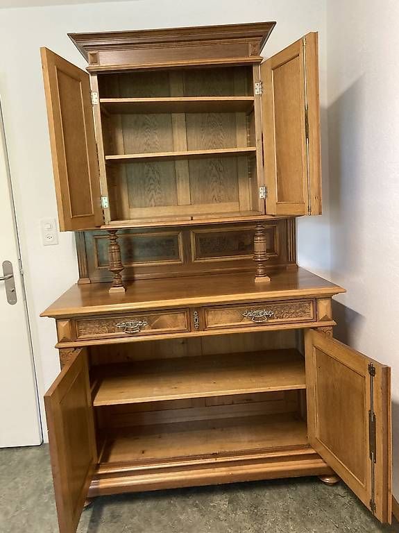 Credenze: Antikes Nussbaumbuffet, restauriert  – Usato da zürich venduto da Apfel2 3