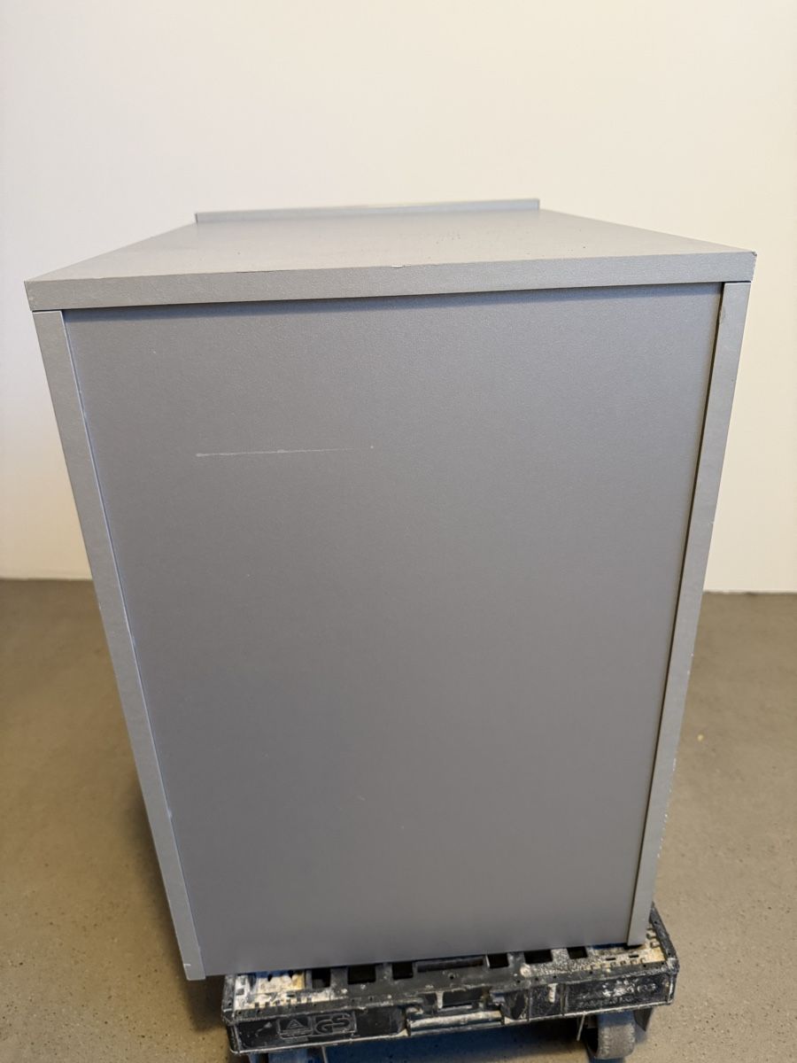 Conteneurs de construction: Bürocontainer / Rollcontainer grau – 3 Schubladen – D'occasion à Holderbank AG par ric_xjm2 4