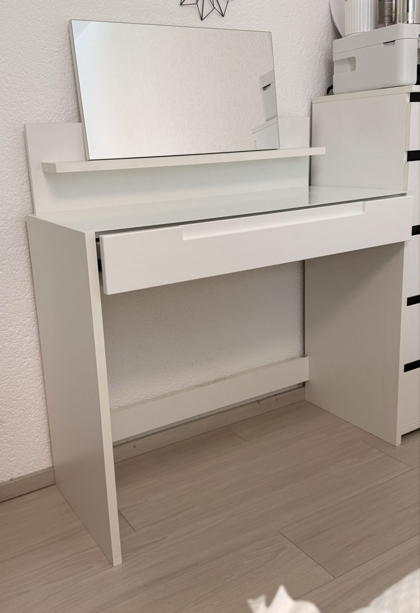 Tavoli da trucco: Coiffeuse blanche avec miroir – Usato da Murten venduto da AylaSss 4
