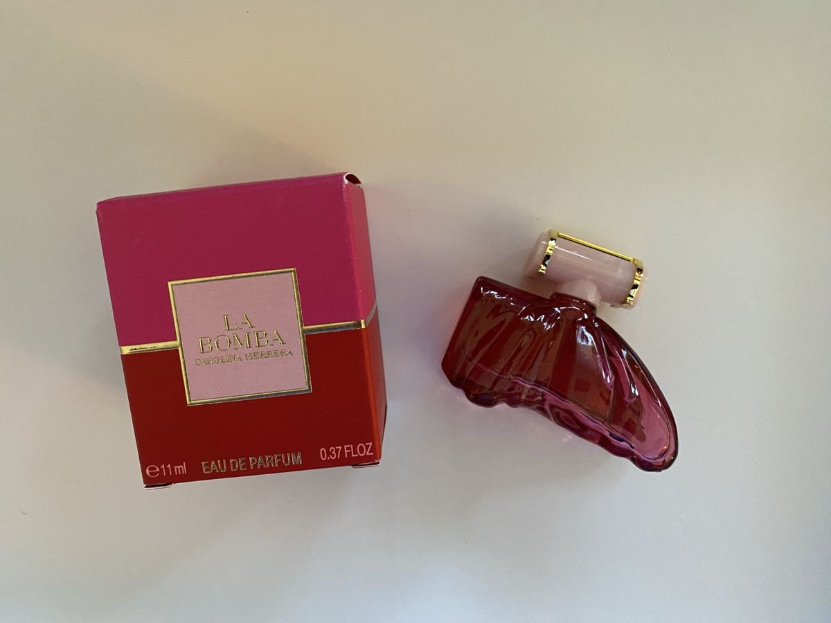 Carolina Herrera Parfum & Eau de Toilette: Miniature La Bomba Carolina Herrera – Neu und originalverpackt aus Bouveret von wes_7zll