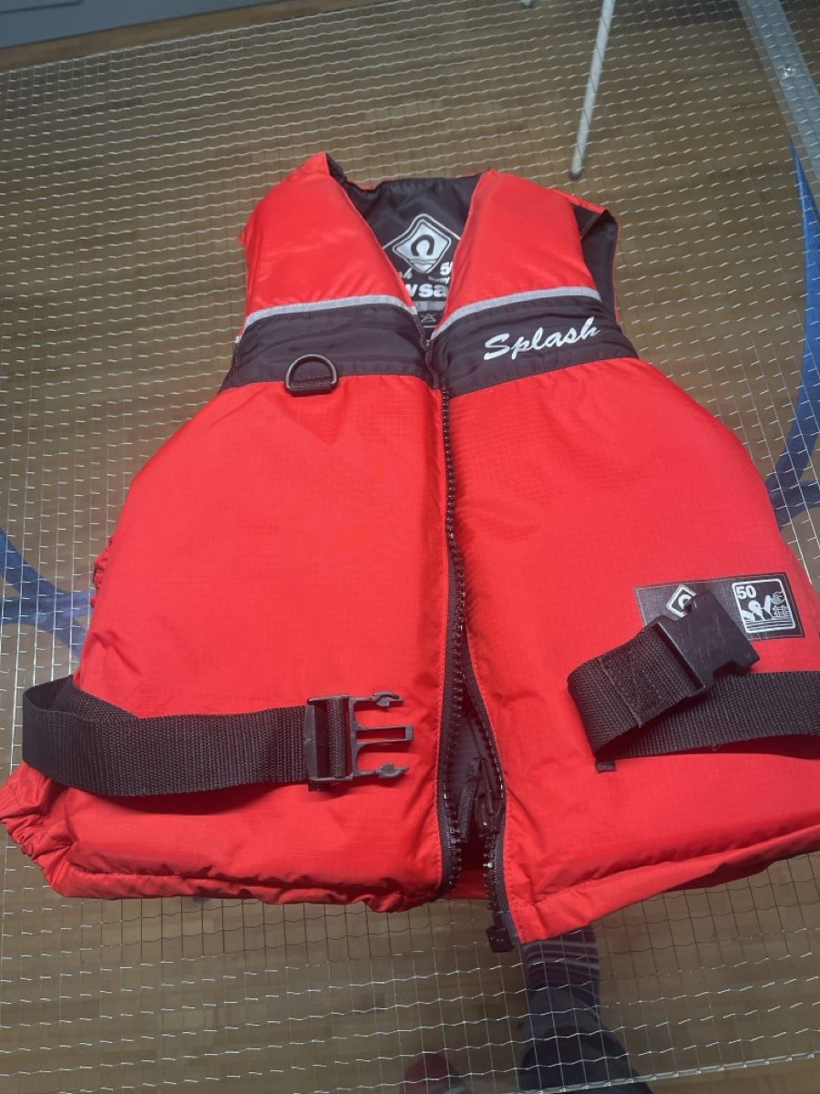 Giubbotti di salvataggio: Kinderschwimmweste gebraucht. – Usato da Bremgarten b. Bern venduto da feusischule