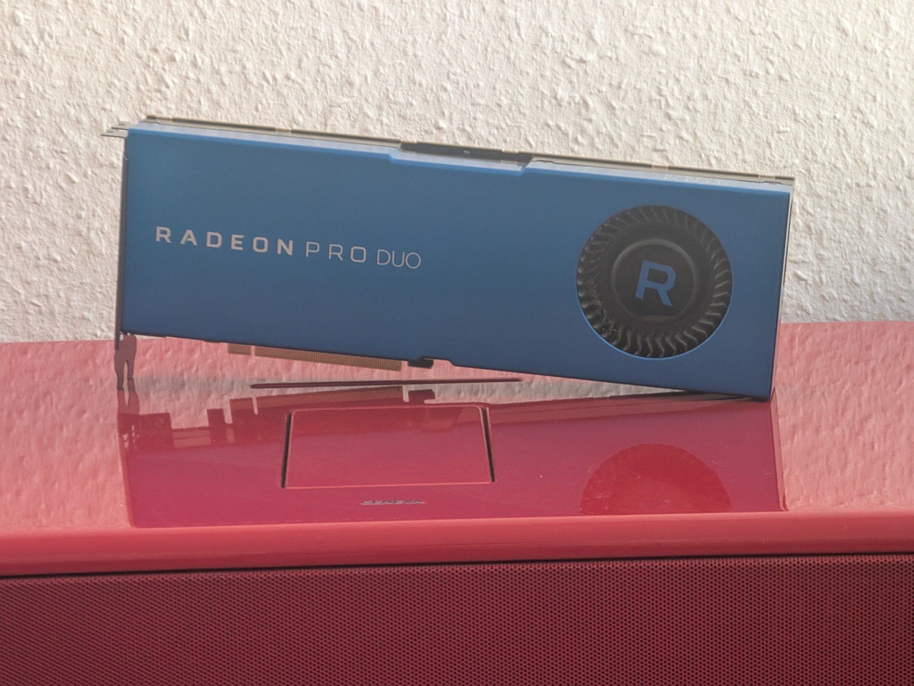 Amd Cartes graphiques: AMD Pro Duo Polaris 32BG – D'occasion à Genève par hag_ht5g