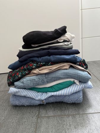 Lots de 15 hauts /robes de grossesse/ allaitement  40/42