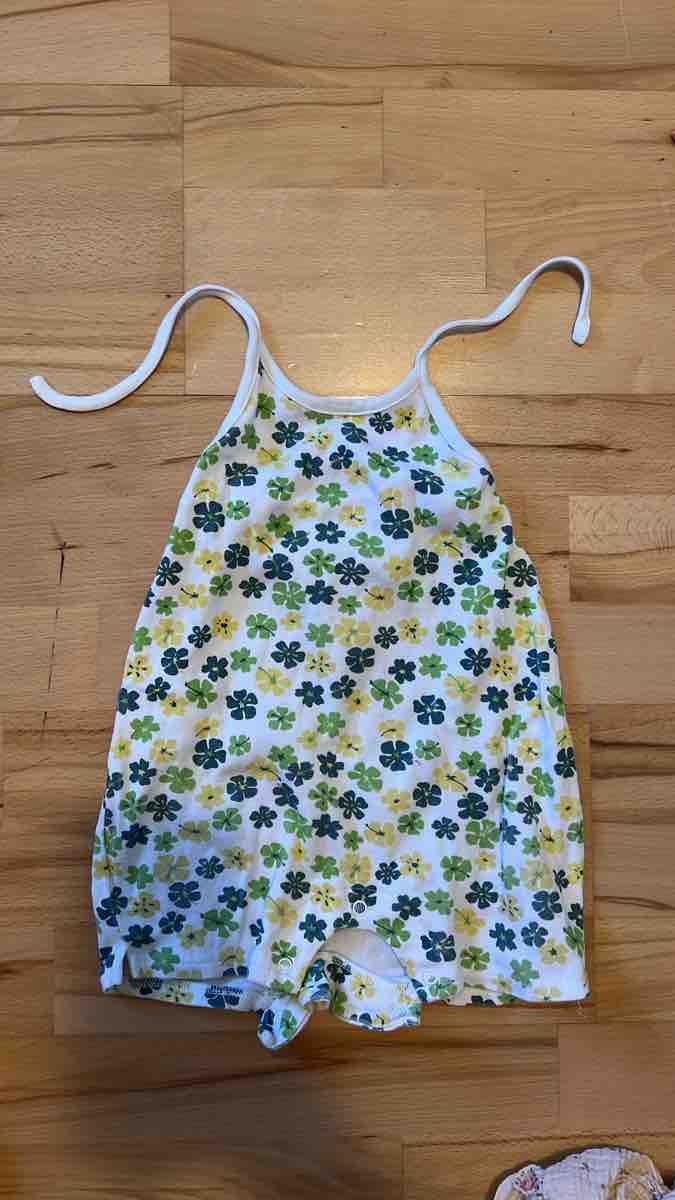 Barboteuses: Mädchen Strampler Blumenprint Grösse 74 gebraucht – D'occasion à Zürich par Jakomo007