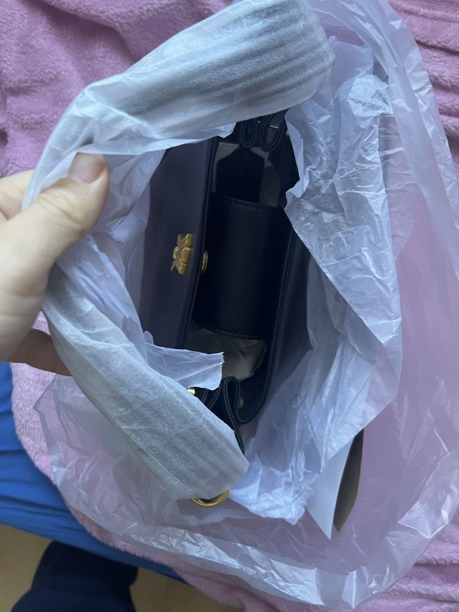 Taschen für Damen: Kassandre Paris Tasche schwarz Leder – Neu und originalverpackt aus Aeschi b. Spiez von Spatzumuus1 1