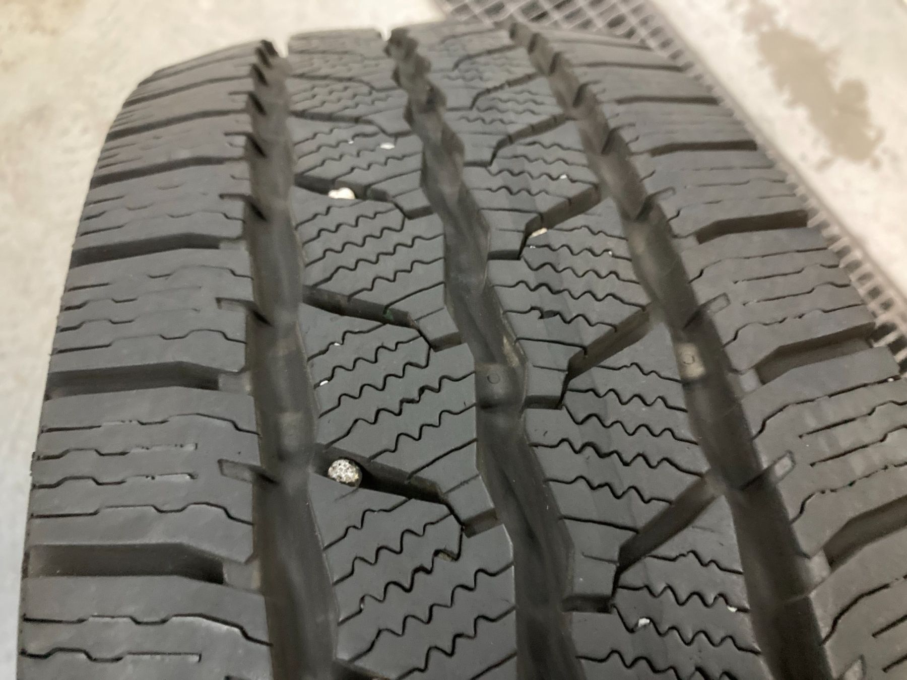 Continental Pneumatici & Ruote complete: 215/65R16 C Winterpneu Continental – Usato da Cham venduto da WB2223 5