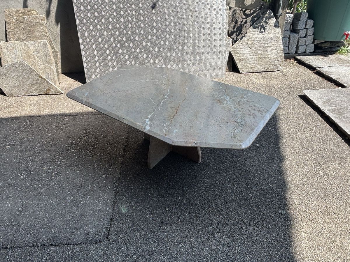 Tables: massiver Couchtisch  – D'occasion à Wil SG par mario.wick