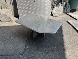 massiver Couchtisch 