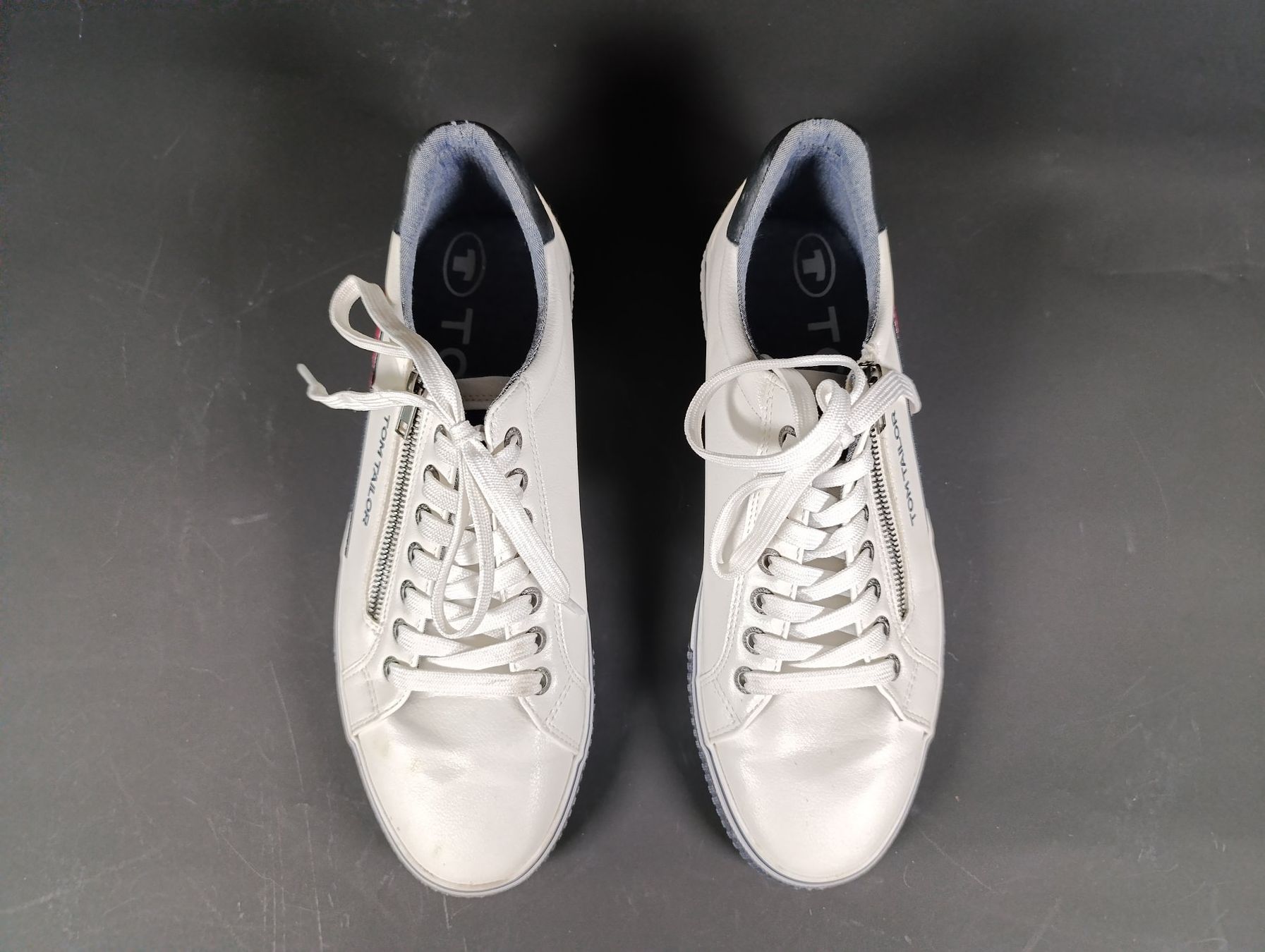 Tom Tailor Scarpe da uomo: TOM TAILOR Chaussures blanches taille 45 – Usato da Thielle venduto da Plusvalue_Neuchatel 1