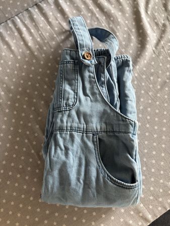 Latzhose Zara Grösse 6-9 Monate 