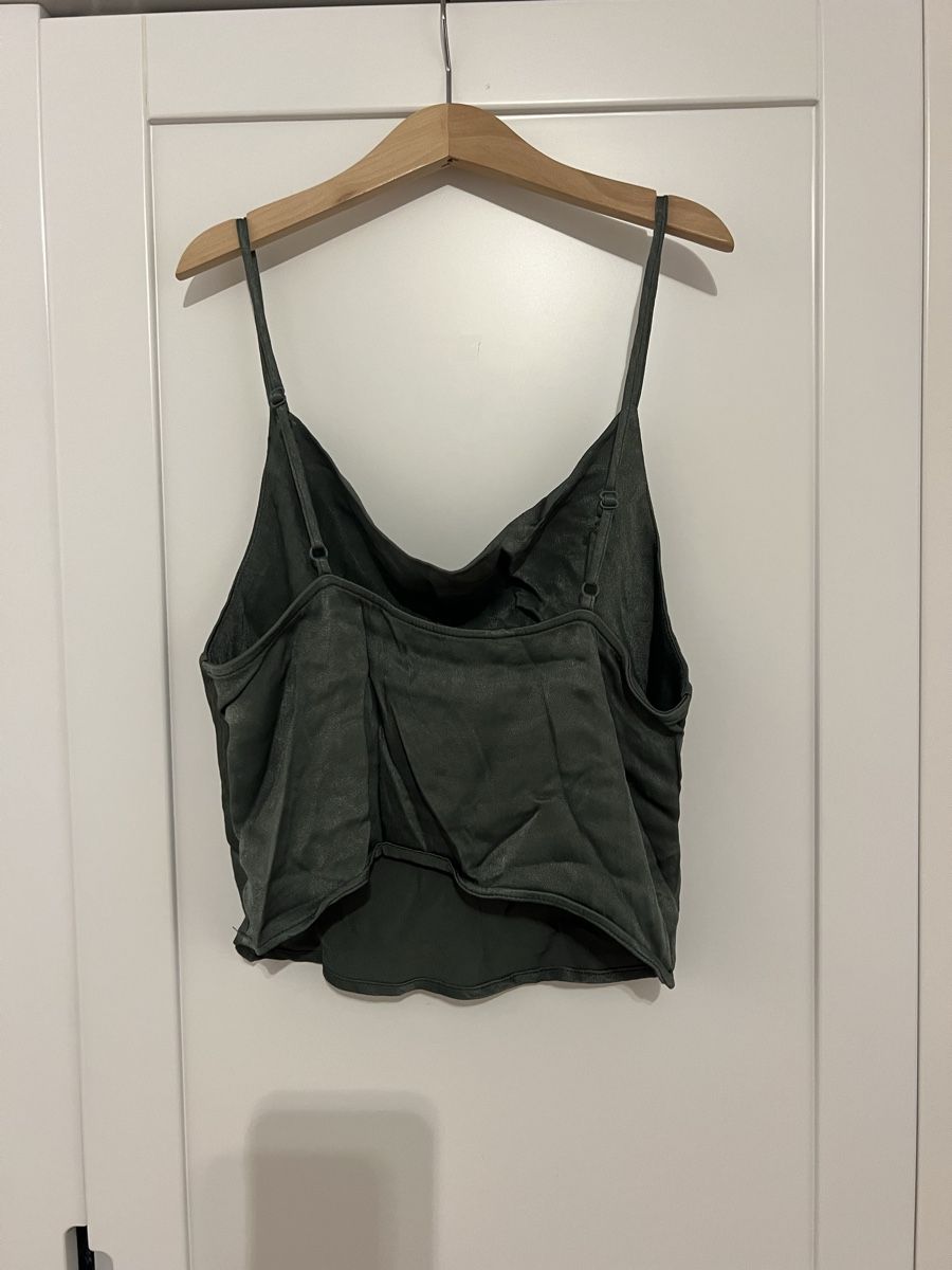 Zara Top: grünes satin Top Zara – Usato da Erlenbach venduto da paulina.rad 1